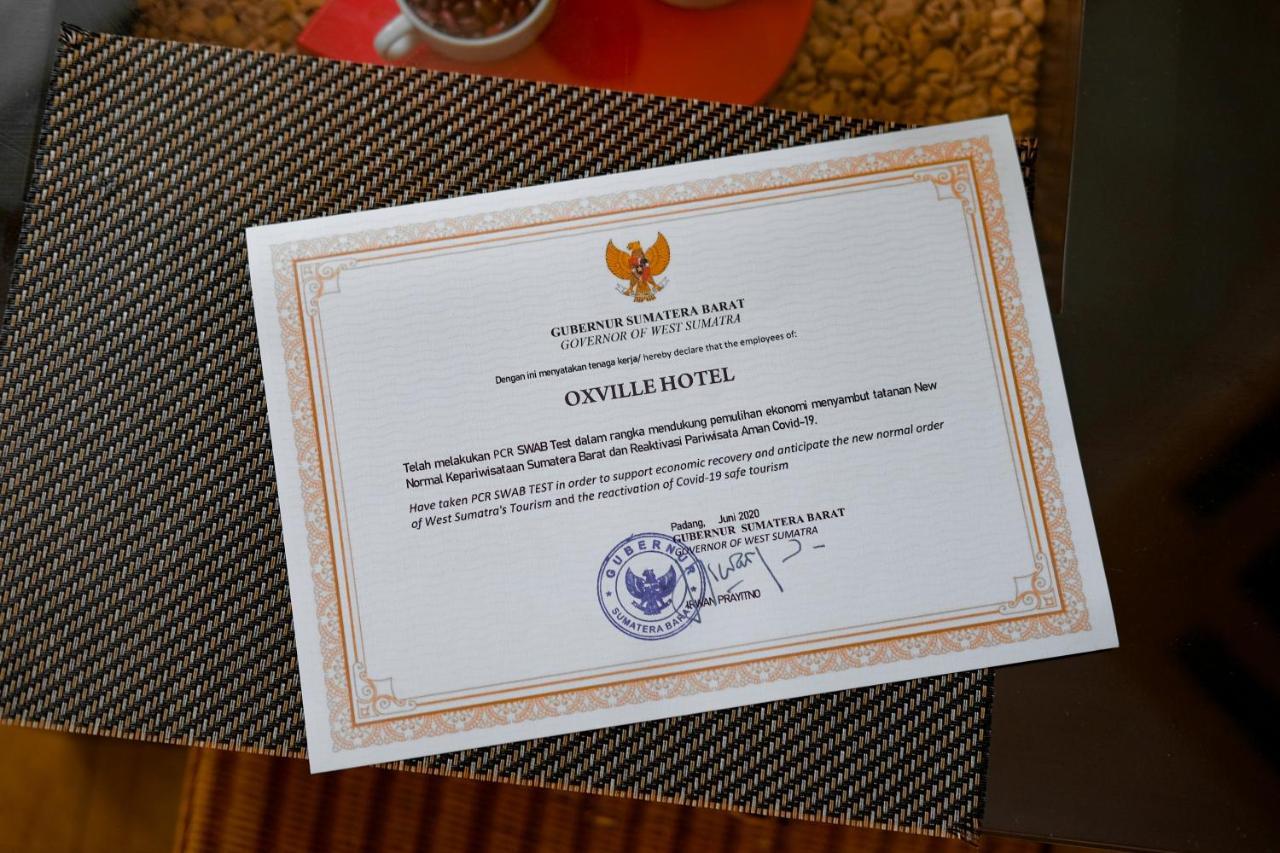 Oxville Hotel Padang  Exterior photo