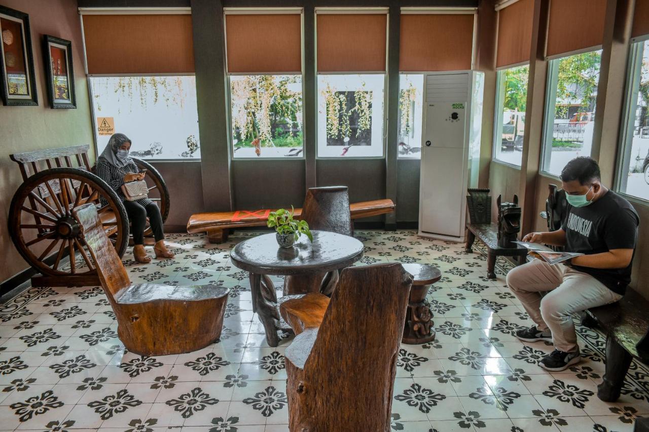 Oxville Hotel Padang  Exterior photo