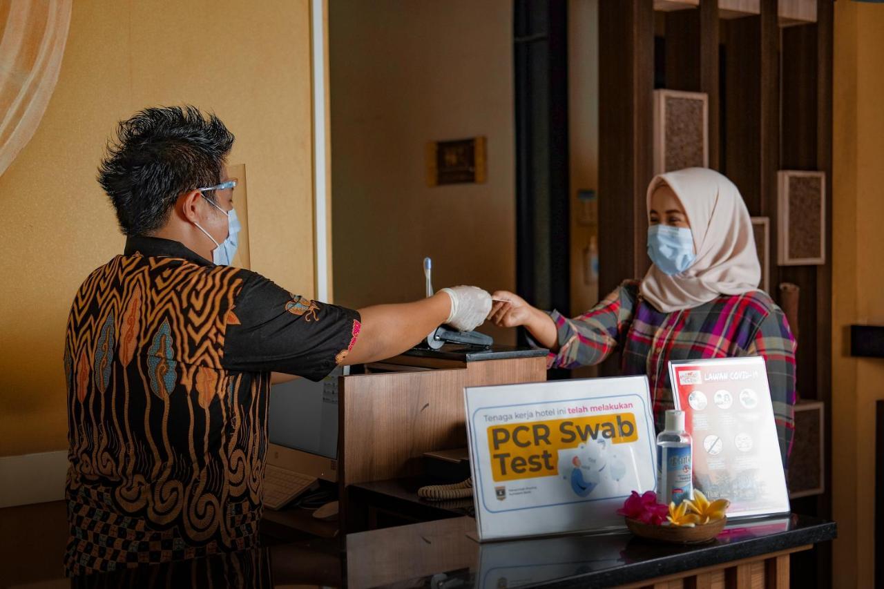 Oxville Hotel Padang  Exterior photo