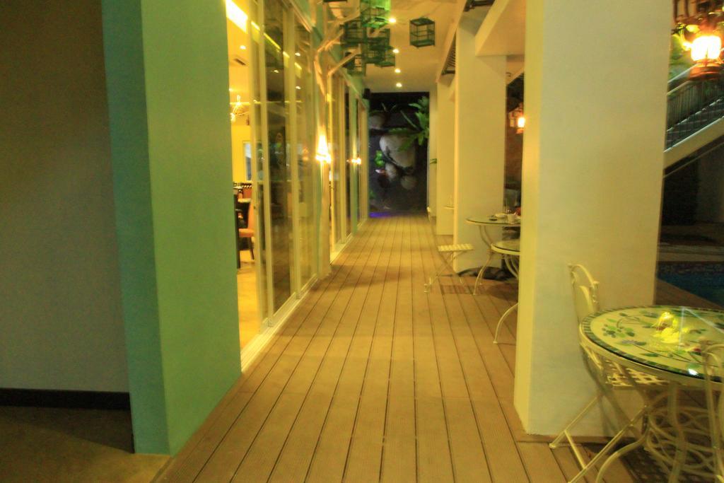 Oxville Hotel Padang  Exterior photo