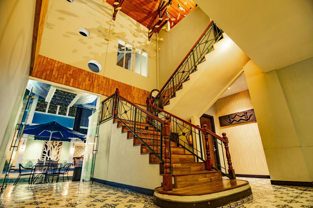 Oxville Hotel Padang  Exterior photo
