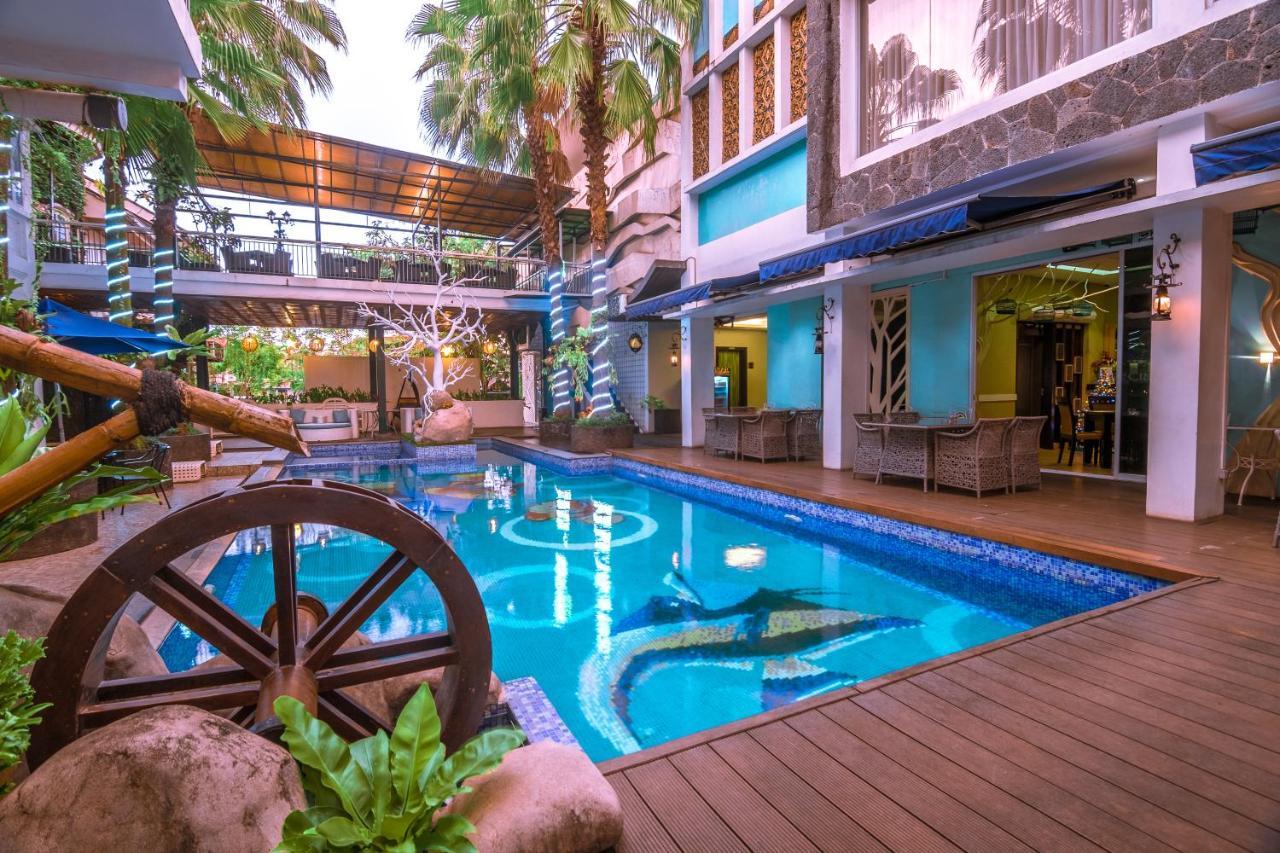 Oxville Hotel Padang  Exterior photo