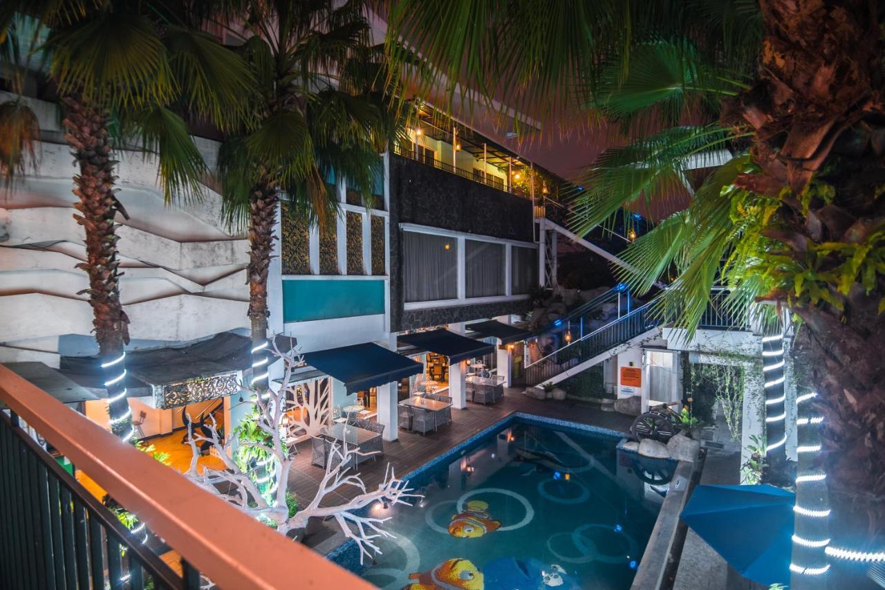 Oxville Hotel Padang  Exterior photo