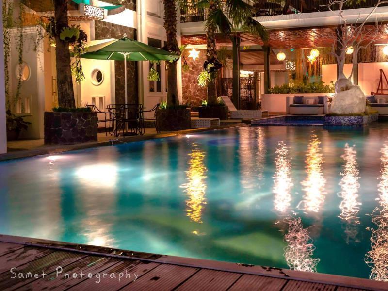 Oxville Hotel Padang  Exterior photo