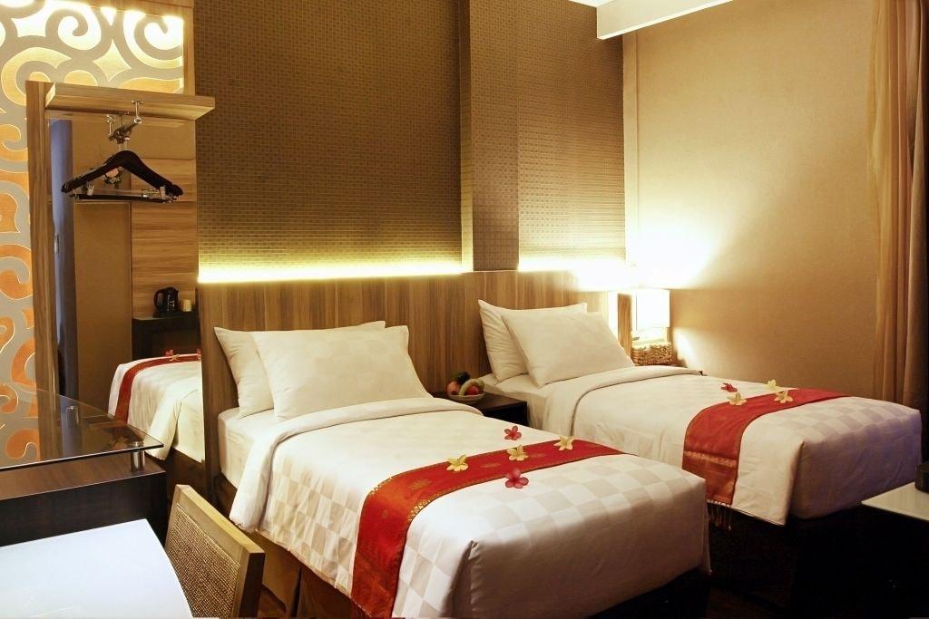 Oxville Hotel Padang  Exterior photo
