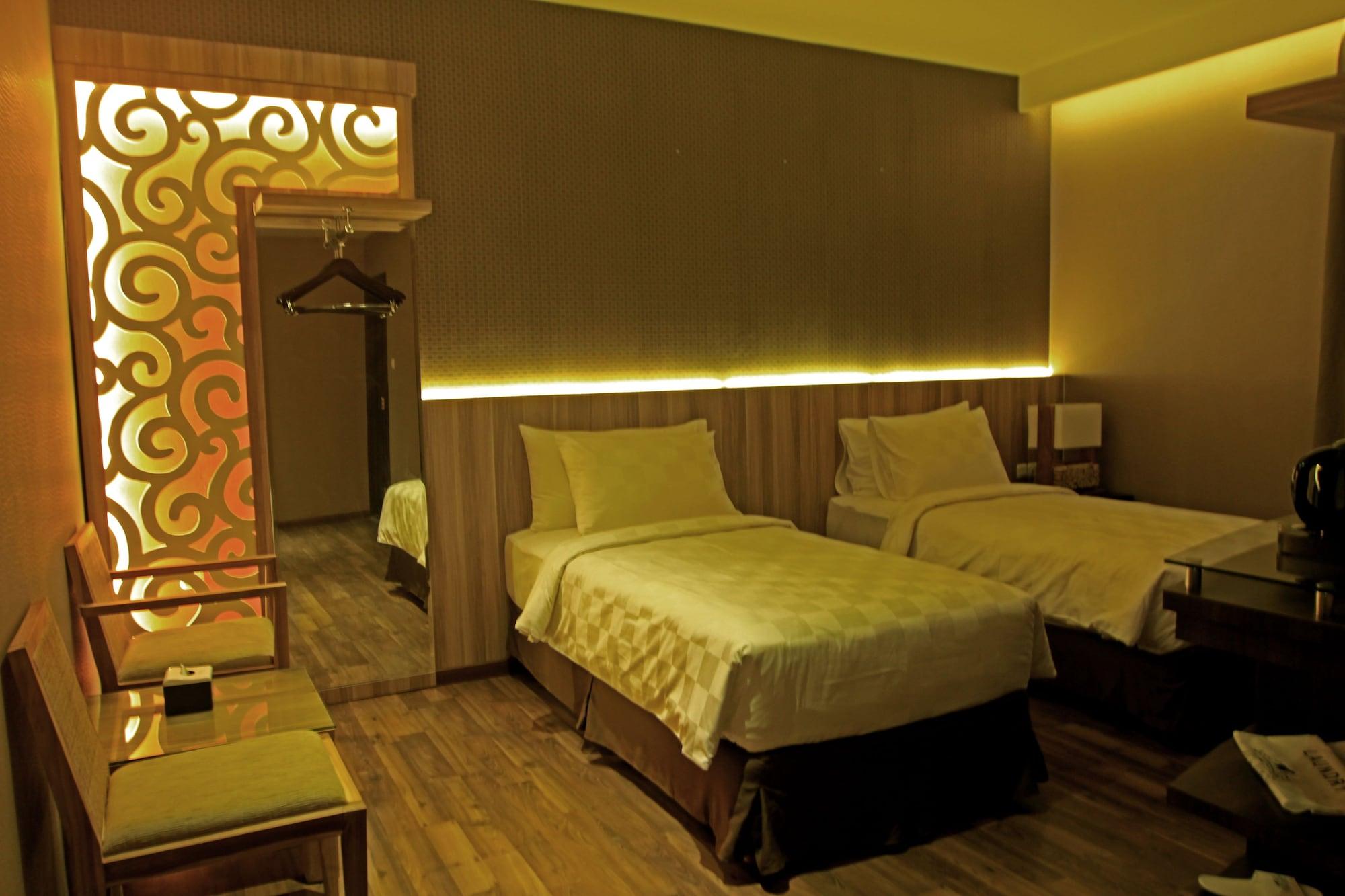 Oxville Hotel Padang  Exterior photo