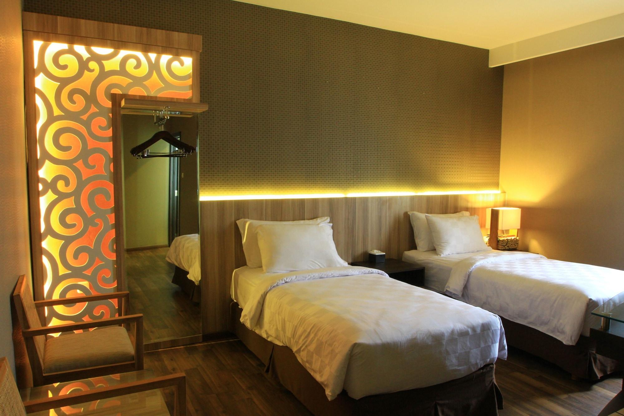 Oxville Hotel Padang  Exterior photo