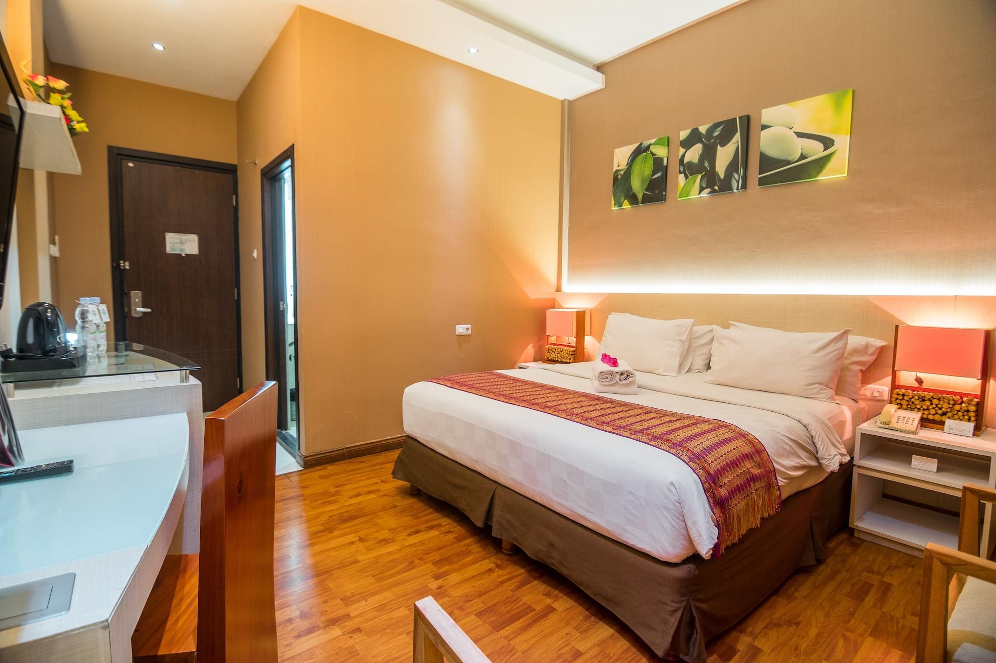 Oxville Hotel Padang  Exterior photo