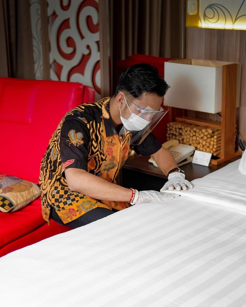Oxville Hotel Padang  Exterior photo
