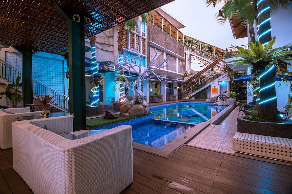 Oxville Hotel Padang  Exterior photo