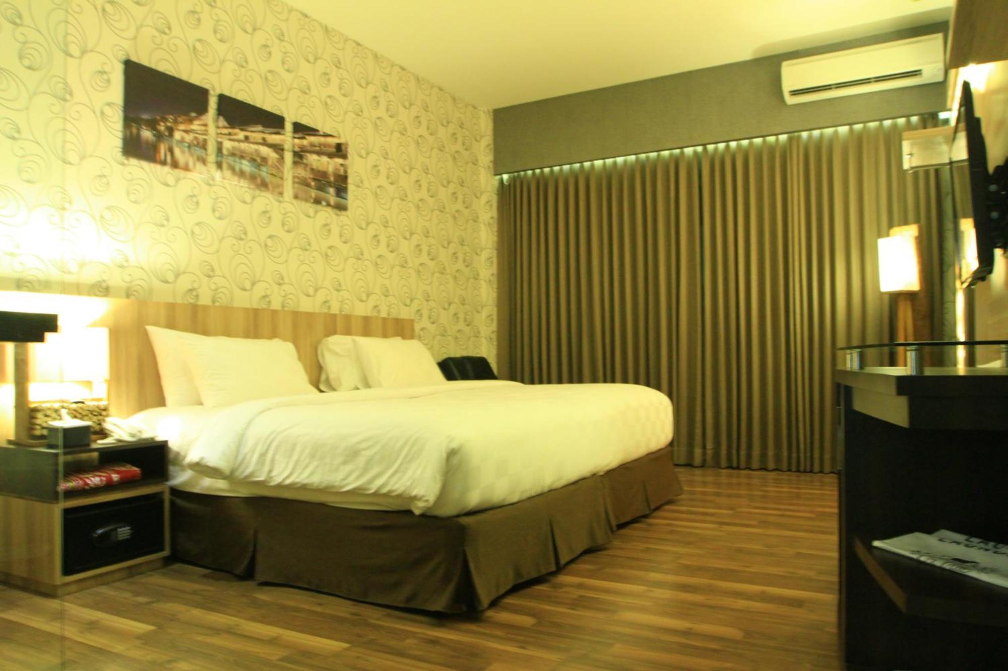 Oxville Hotel Padang  Room photo