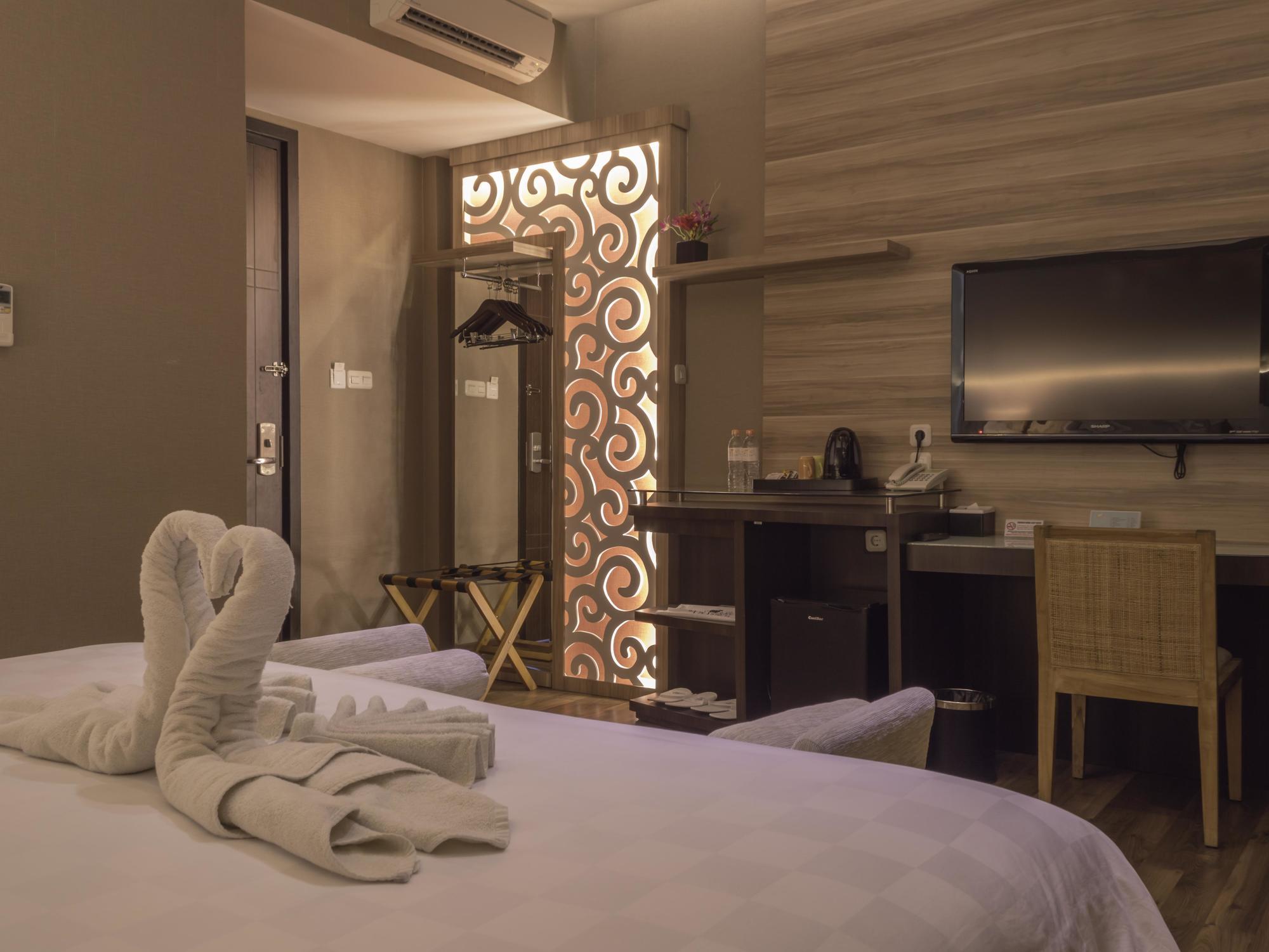 Oxville Hotel Padang  Exterior photo