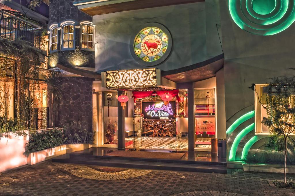 Oxville Hotel Padang  Exterior photo