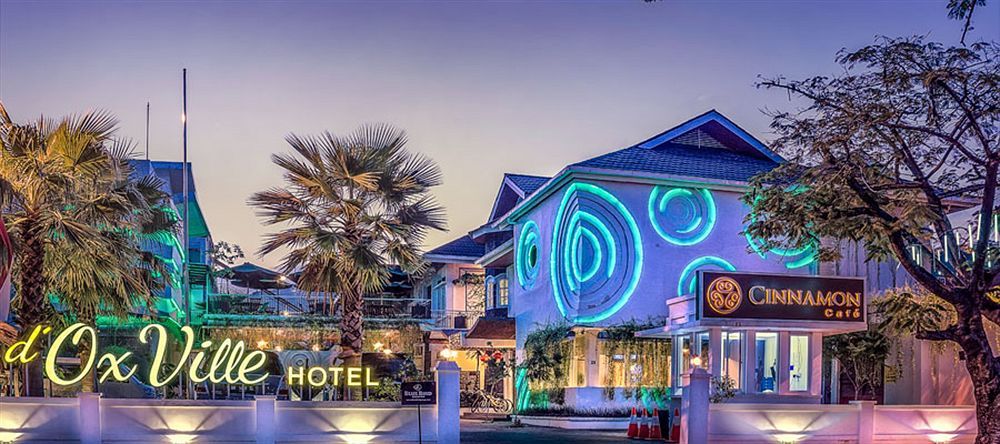 Oxville Hotel Padang  Exterior photo