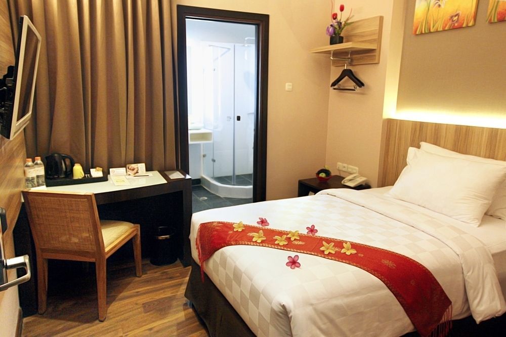 Oxville Hotel Padang  Exterior photo